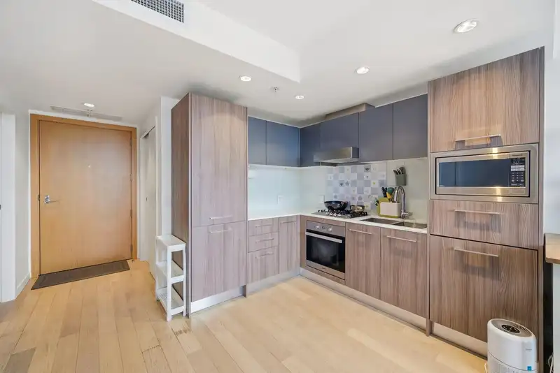 507 2220 KINGSWAY - photo 3 of 23