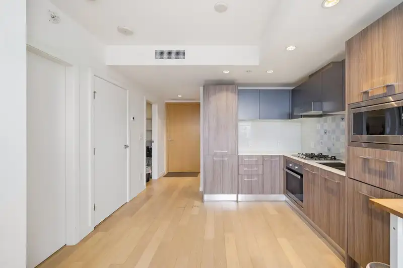507 2220 KINGSWAY - photo 4 of 23
