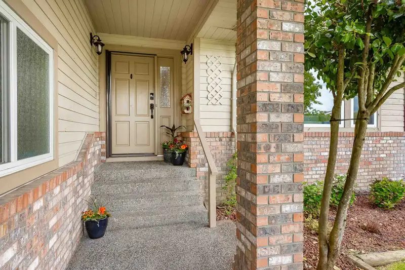 19051 59 AVENUE - photo 2 of 40