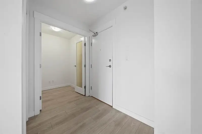 1908 13380 108 AVENUE - photo 4 of 8