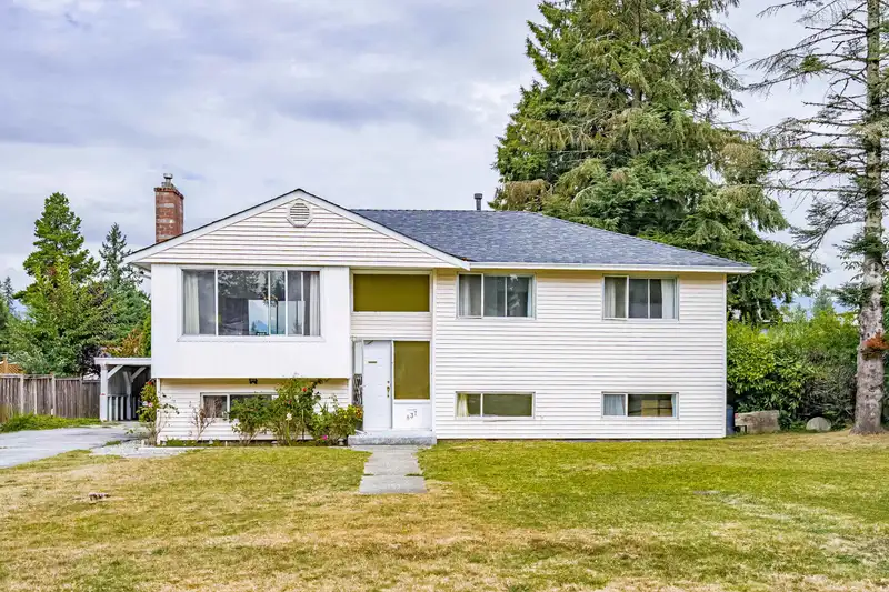 837 REGAN AVENUE - photo 4 of 40