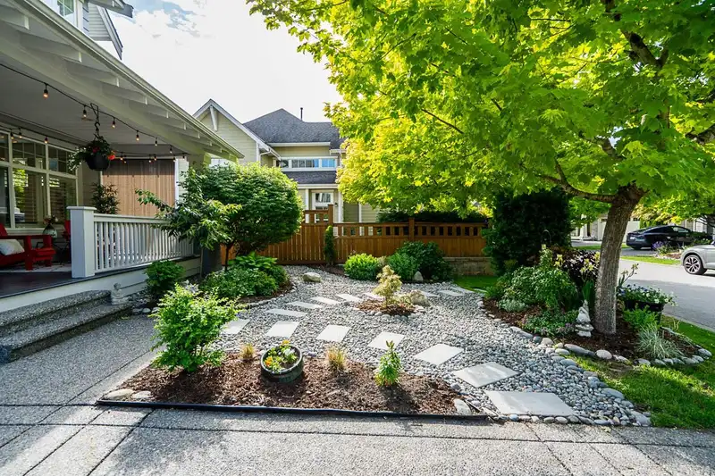 14268 37 AVENUE - photo 3 of 40