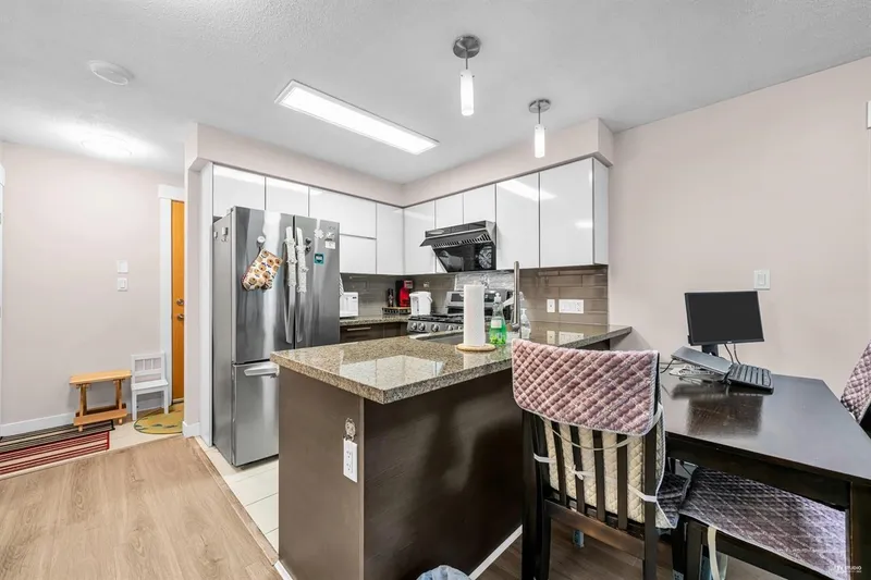 509 6733 BUSWELL STREET - photo 3 of 20