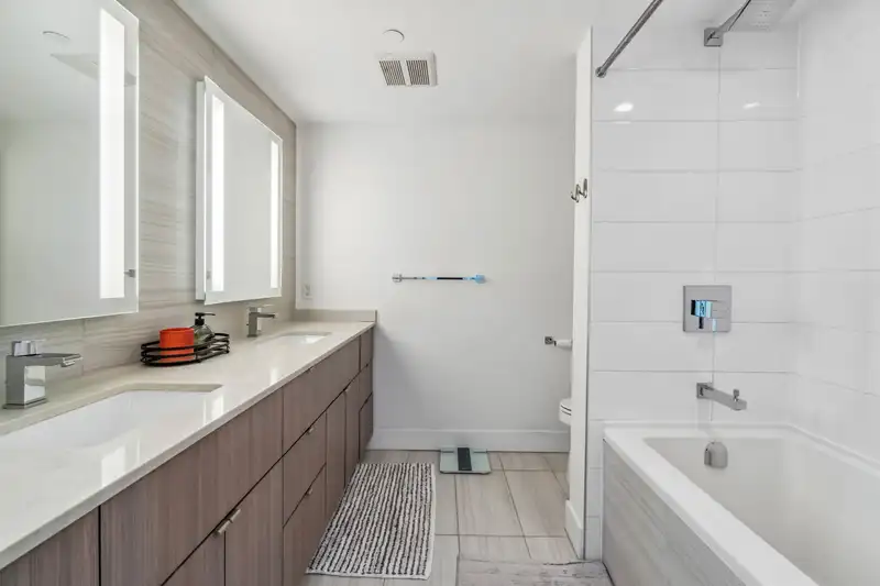 207 1788 COLUMBIA STREET - photo 3 of 36