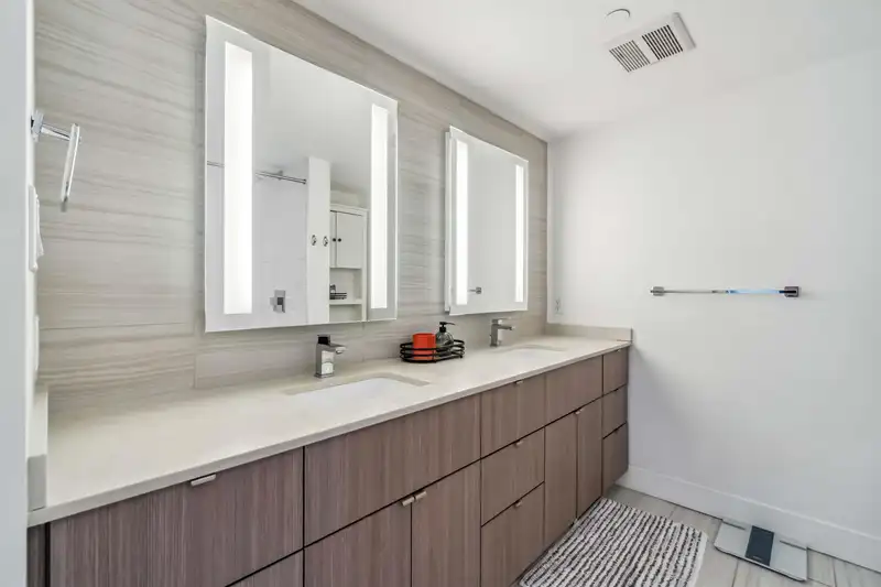 207 1788 COLUMBIA STREET - photo 4 of 36