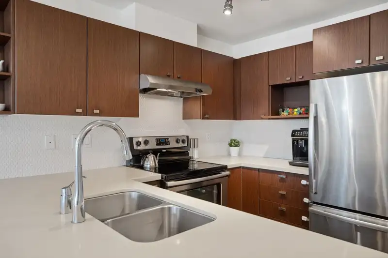 312 738 E 29TH AVENUE - photo 2 of 28