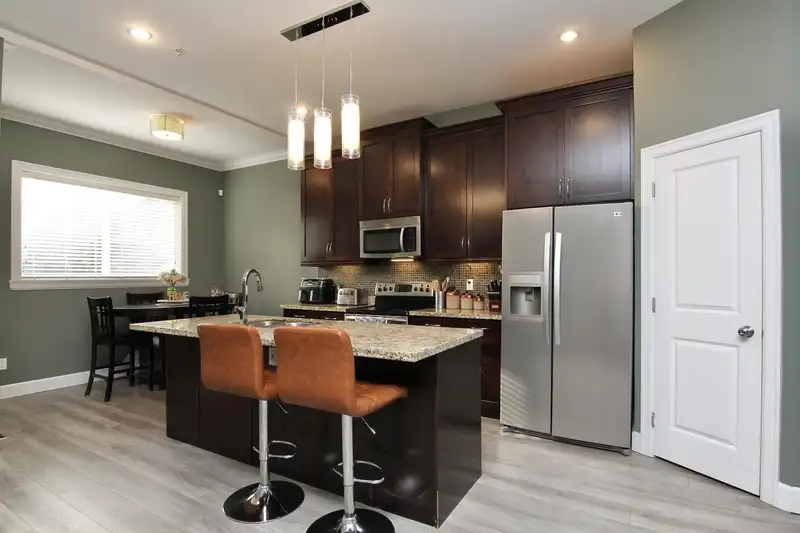 24222 104 AVENUE - photo 2 of 40
