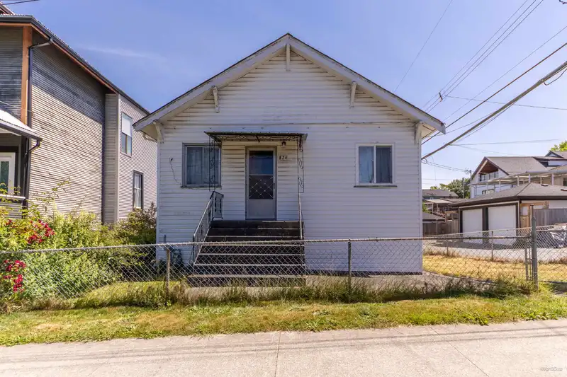 824 SEMLIN DRIVE - photo 1 of 26