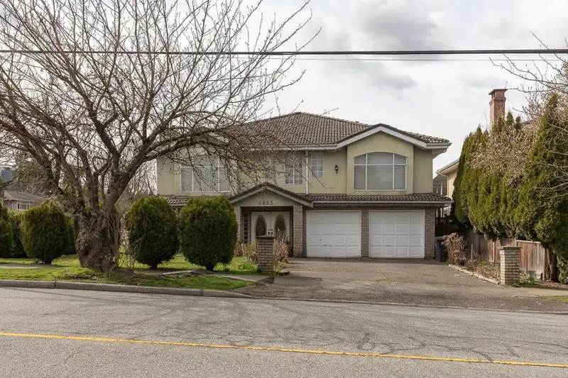 4685 SMITH AVENUE - photo 2 of 37