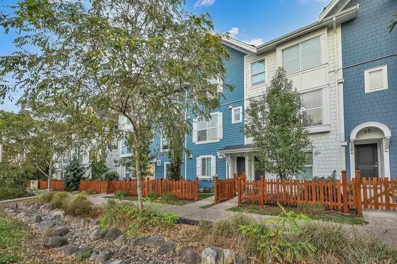 43 20451 84 AVENUE - photo 1 of 1
