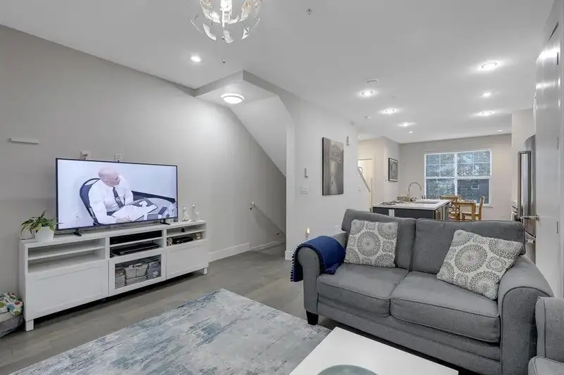 43 20451 84 AVENUE - photo 3 of 38