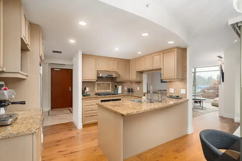 305 1680 BAYSHORE DRIVE - photo 3 of 29