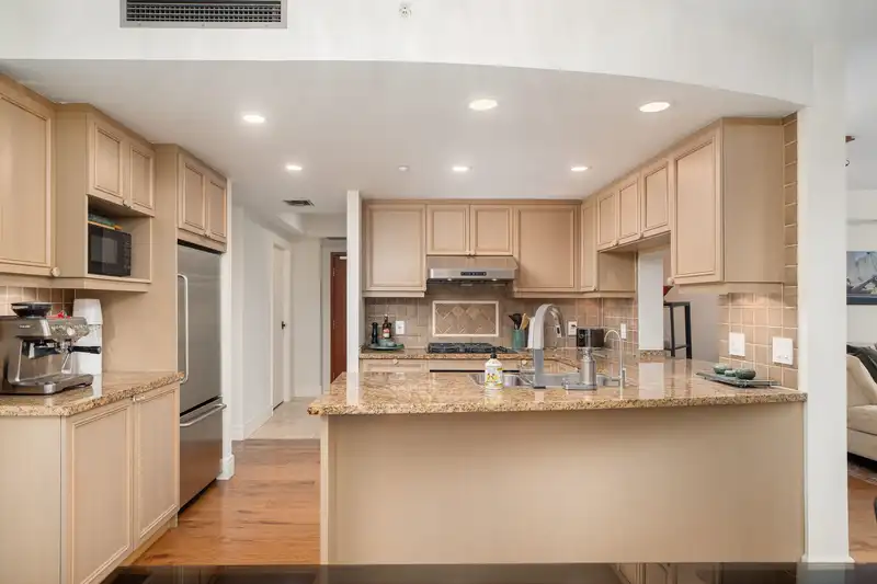 305 1680 BAYSHORE DRIVE - photo 4 of 29