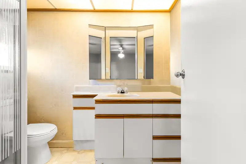 15869 YORKSHIRE PLACE - photo 4 of 31
