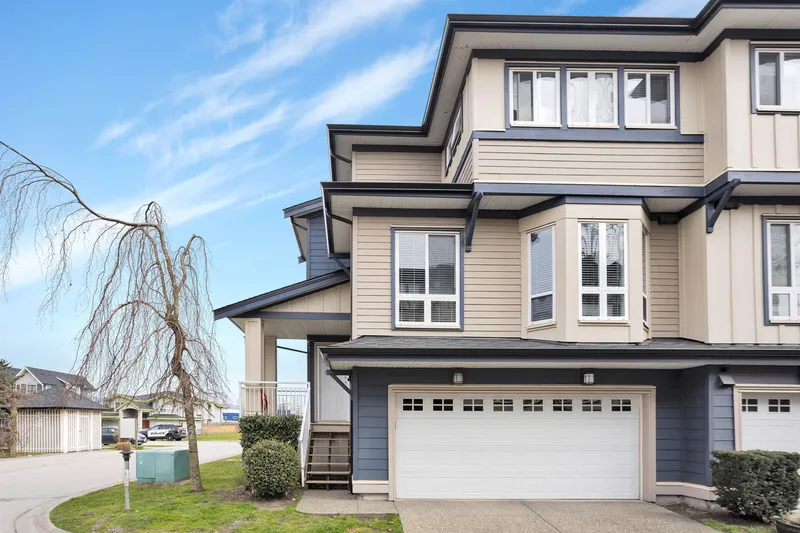 23 160 PEMBINA STREET - photo 4 of 25