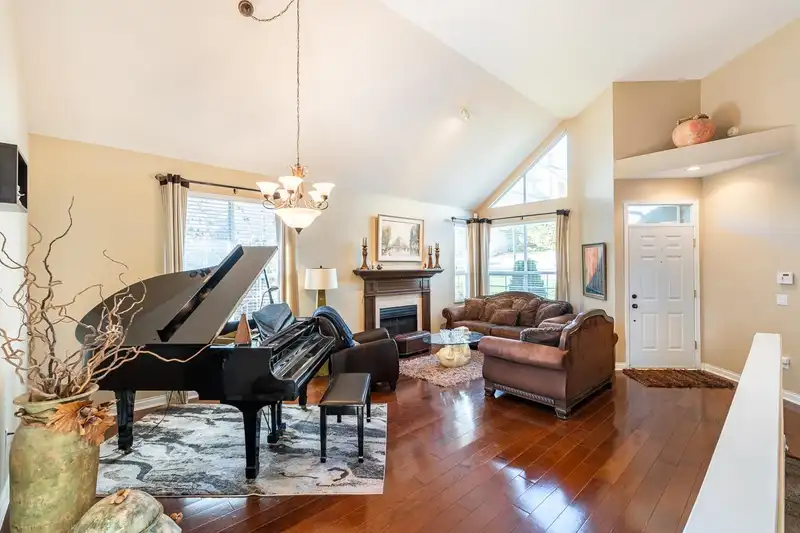 116 1465 PARKWAY BOULEVARD - photo 4 of 40