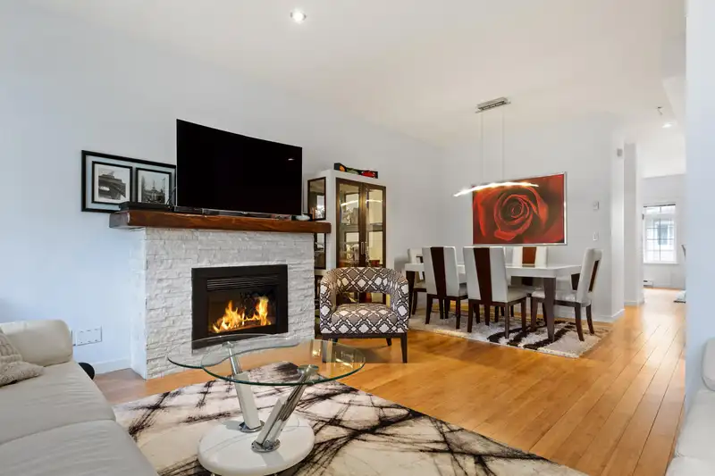 53 6852 193 STREET - photo 3 of 19