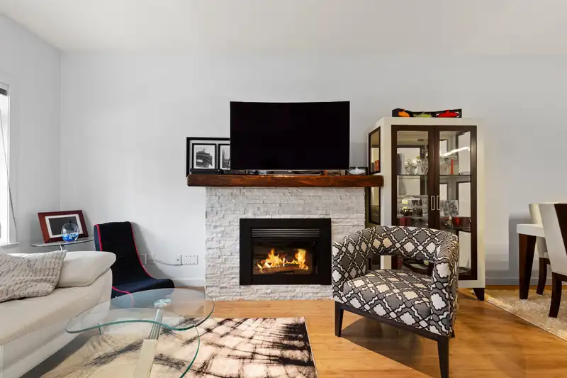 53 6852 193 STREET - photo 4 of 19
