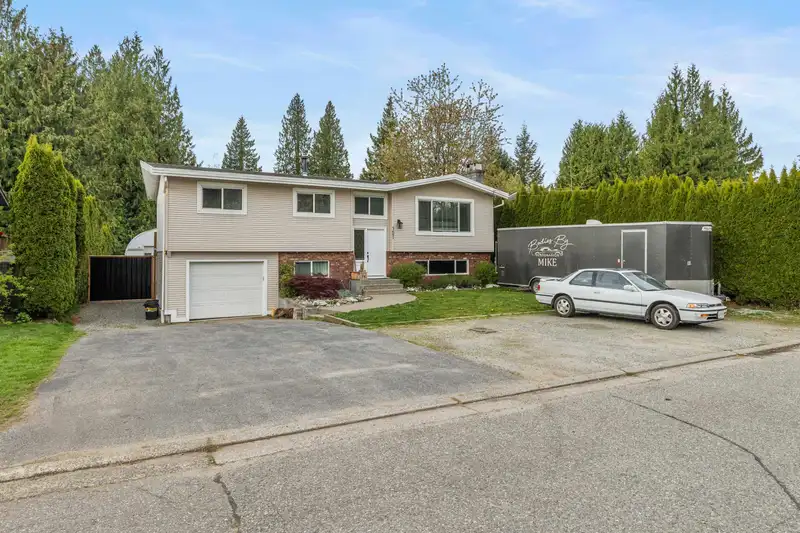 7691 WOODCOCK CRESCENT - photo 2 of 40