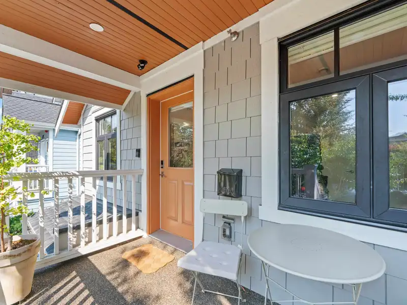 1 371 E 16TH AVENUE - photo 4 of 40