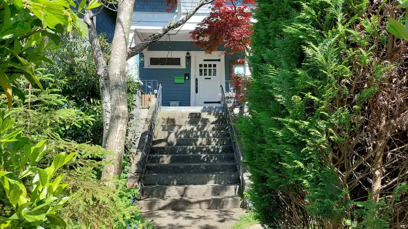 1951 NAPIER STREET - photo 1 of 26