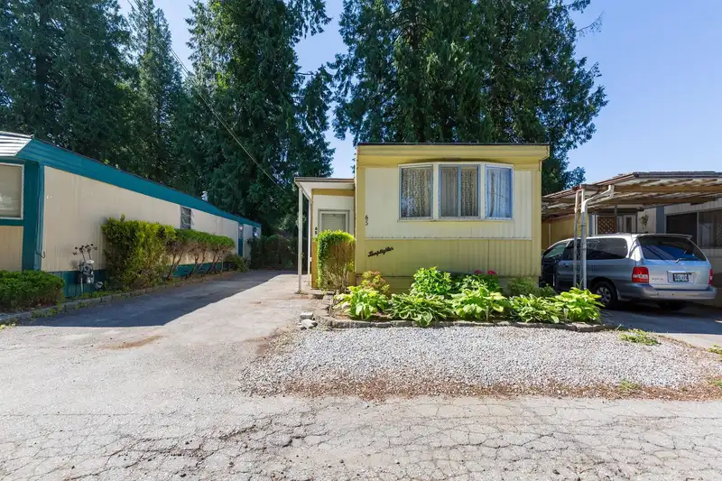 65 21163 LOUGHEED HIGHWAY - photo 2 of 27