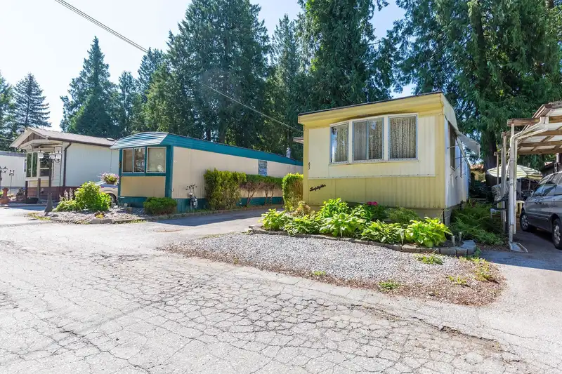 65 21163 LOUGHEED HIGHWAY - photo 3 of 27