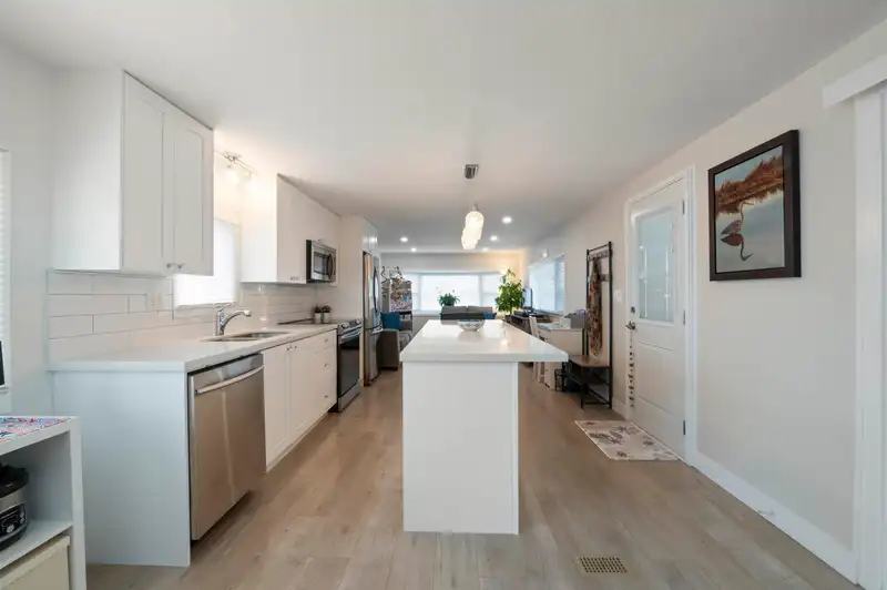 181 1840 160 STREET - photo 4 of 21