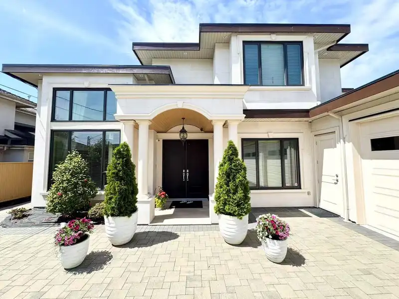 8580 BAIRDMORE CRESCENT - photo 1 of 37