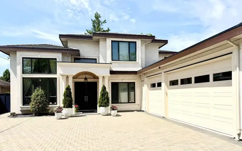 8580 BAIRDMORE CRESCENT - photo 2 of 37