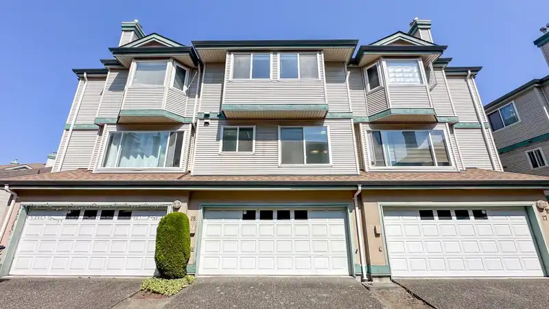 28 22800 WINDSOR COURT - photo 1 of 40