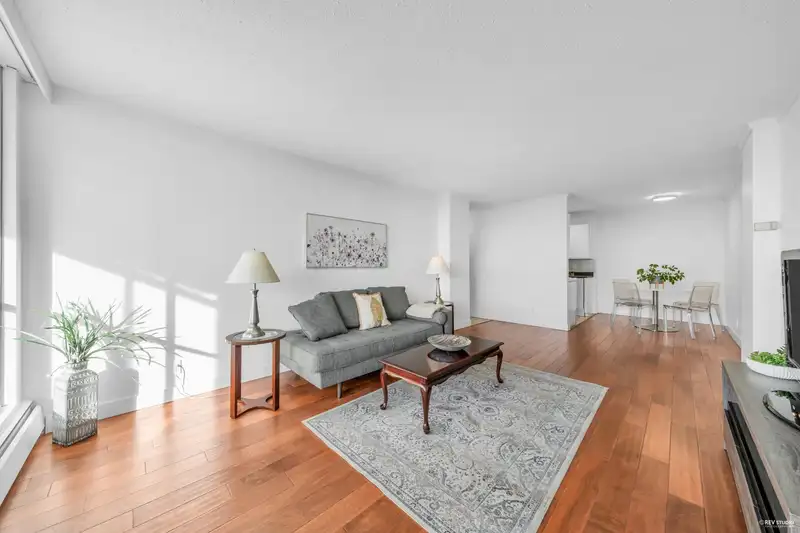 1812 2016 FULLERTON AVENUE - photo 4 of 34