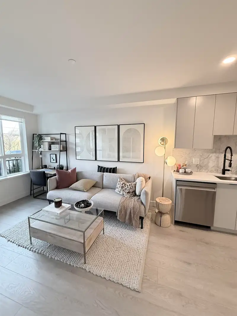 508 13258 105 AVENUE - photo 1 of 18