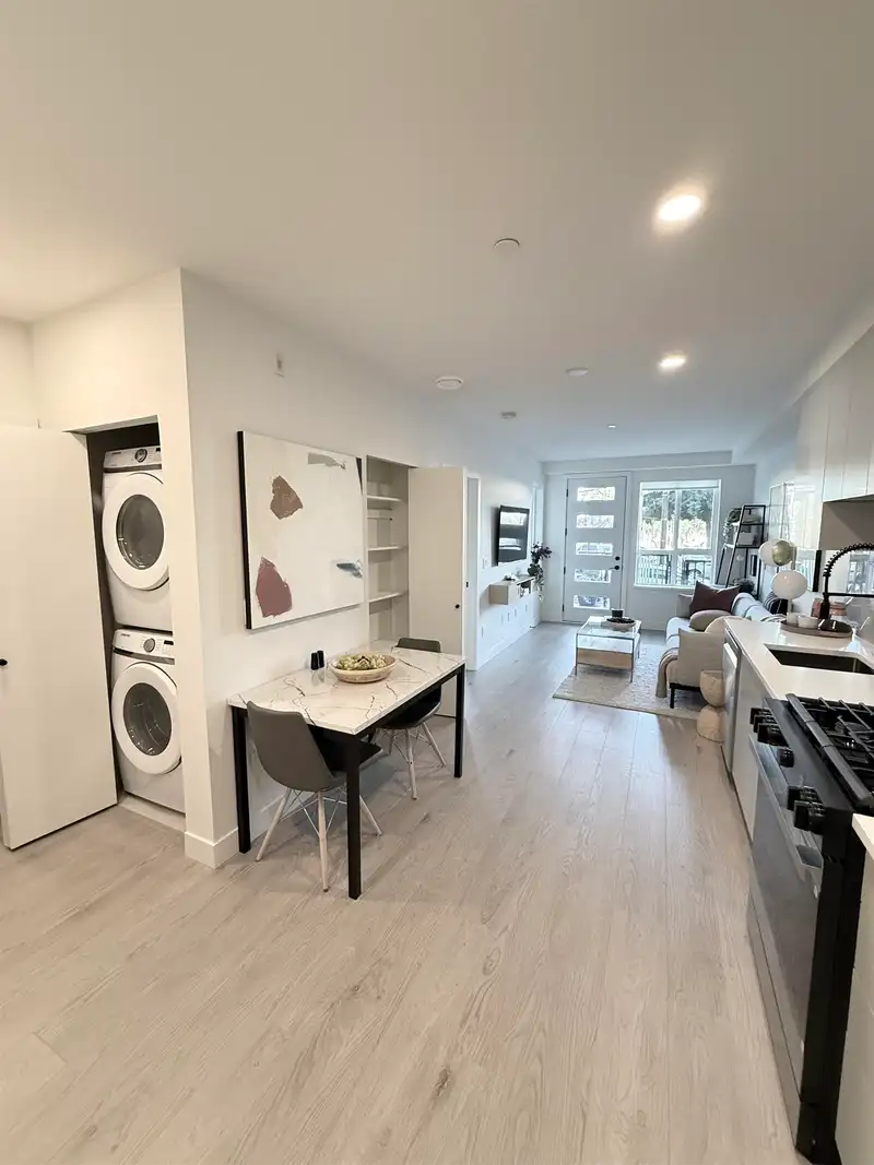 508 13258 105 AVENUE - photo 4 of 18
