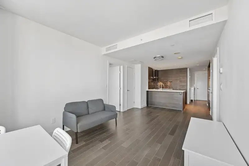1007 7468 LANSDOWNE ROAD - photo 4 of 20