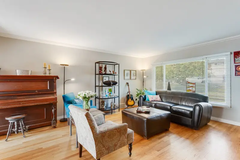 843 WHITCHURCH STREET - photo 2 of 25