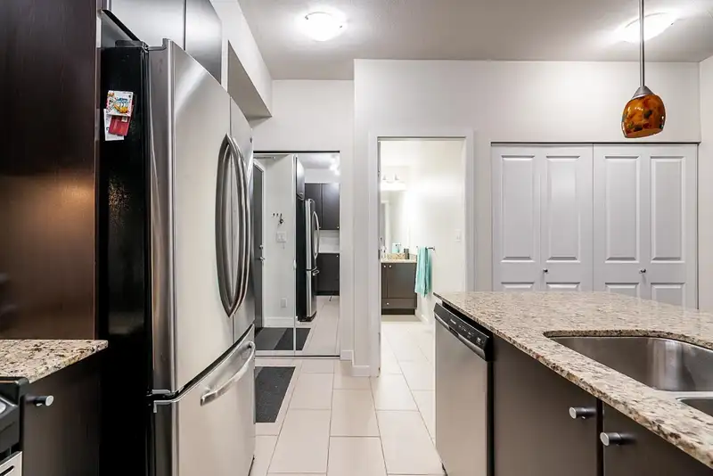 302 245 ROSS DRIVE - photo 4 of 28