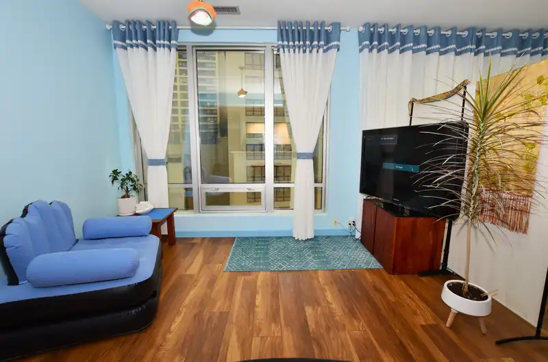 614 989 NELSON STREET - photo 2 of 10