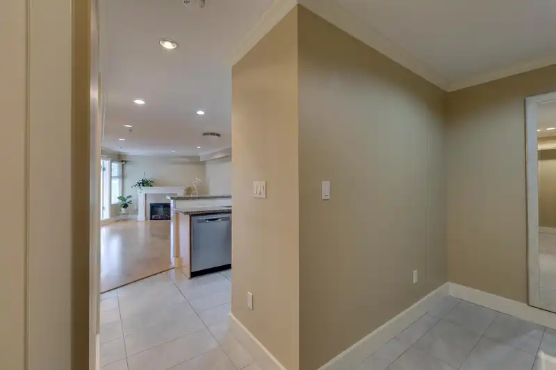 305 8915 HUDSON STREET - photo 2 of 30