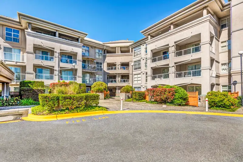 310 10533 UNIVERSITY DRIVE - photo 1 of 26