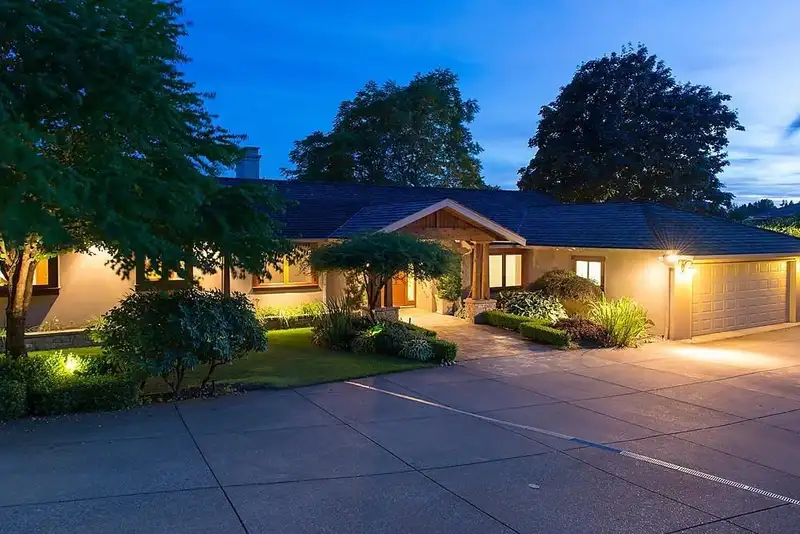 870 KING GEORGES WAY - photo 1 of 8
