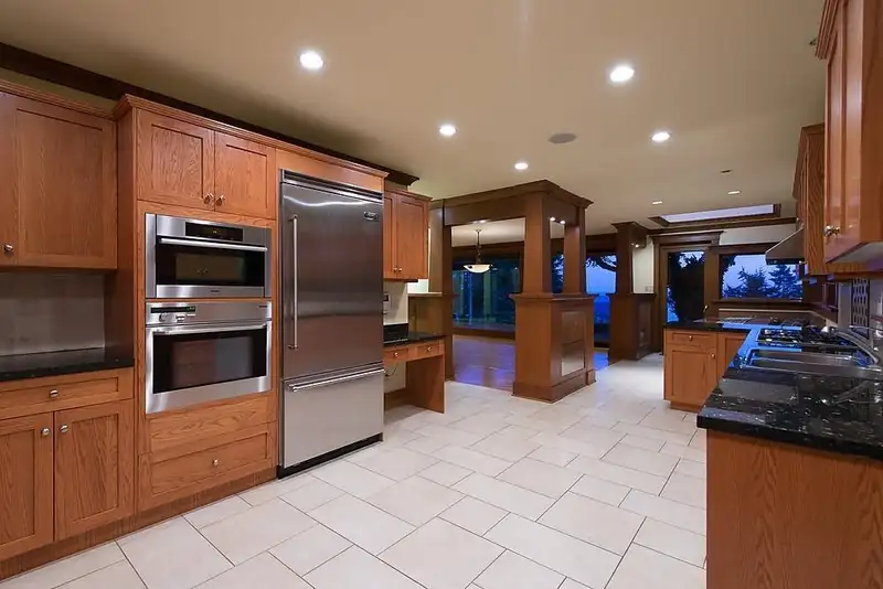 870 KING GEORGES WAY - photo 3 of 8