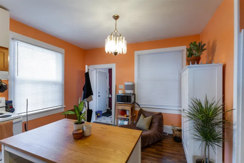 1925 ADANAC STREET - photo 4 of 25