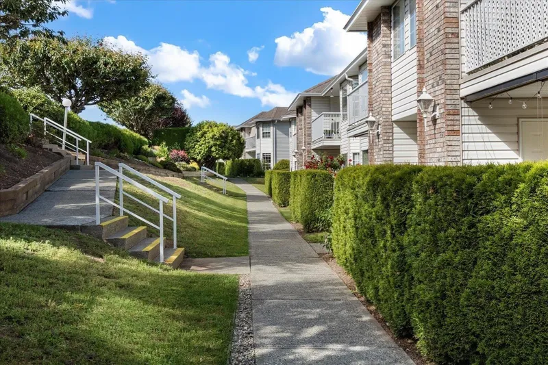 39 2938 TRAFALGAR STREET - photo 3 of 7