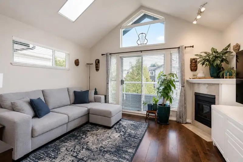 402 228 E 18TH AVENUE - photo 4 of 23