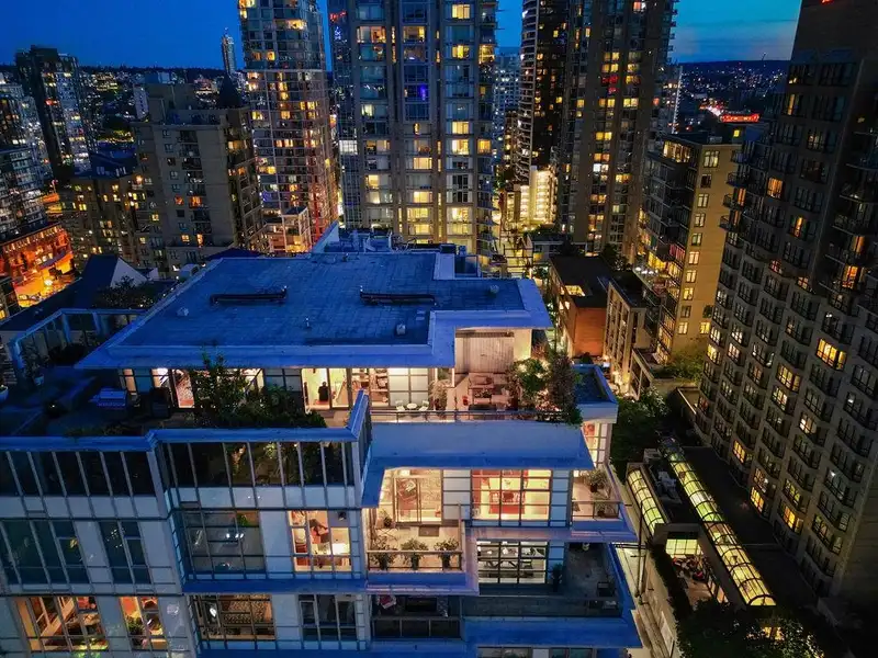 1501 1205 HOWE STREET - photo 2 of 36