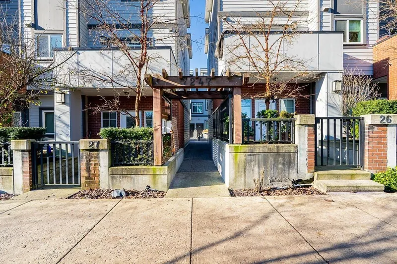 7 7247 140 STREET - photo 2 of 25