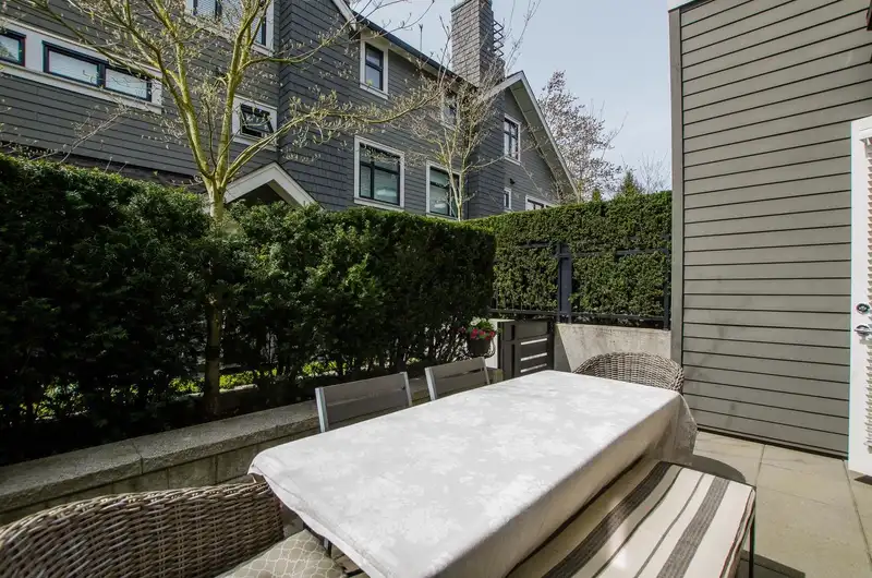 4931 MACKENZIE STREET - photo 4 of 36