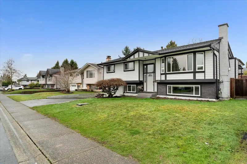11409 75A AVENUE - photo 1 of 40