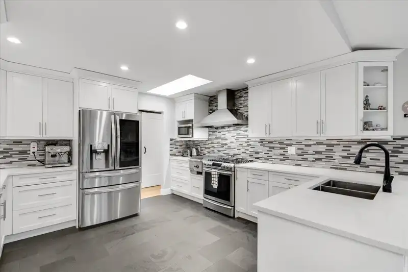 11409 75A AVENUE - photo 4 of 40